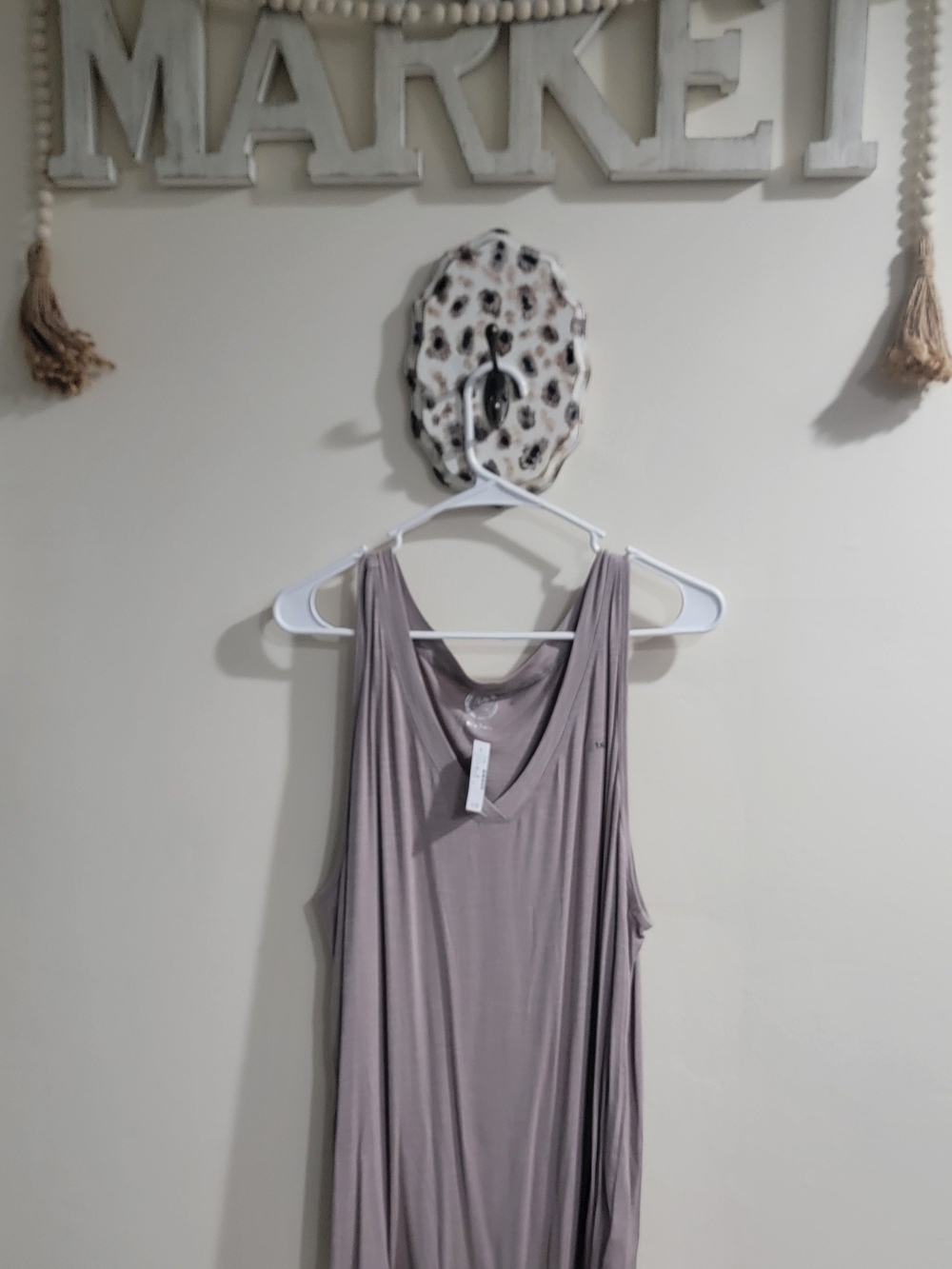 Maurices V-Neck Sleeveless Tank Top in Mauve